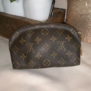 💯 Authentic LV make up pouch
